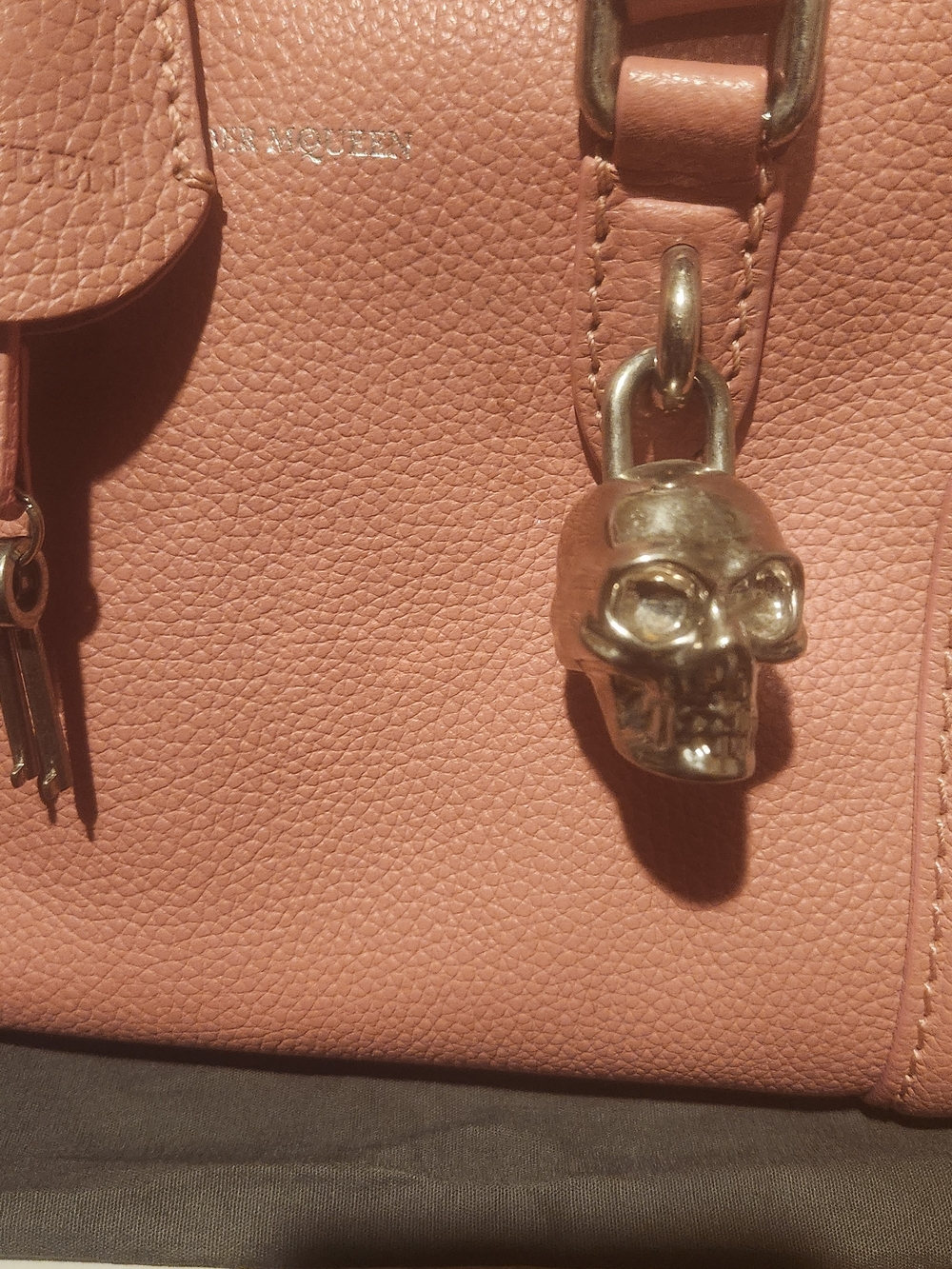 Alexander McQueen Pink Leather Mini Satchel with Silver Skull Charm - Picture 4 of 15